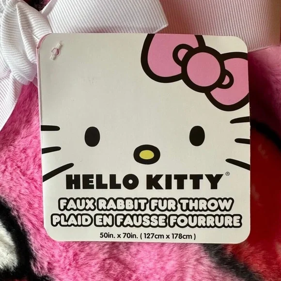 HELLO KITTY strawberry faux fur blanket